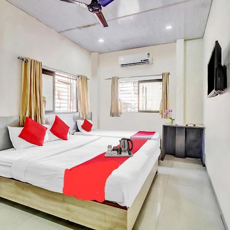 Hotel Kailash Park- Near International Airport 뭄바이 외부 사진