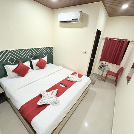 Hotel Kailash Park- Near International Airport 뭄바이 외부 사진