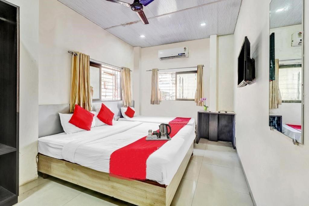 Hotel Kailash Park- Near International Airport 뭄바이 외부 사진