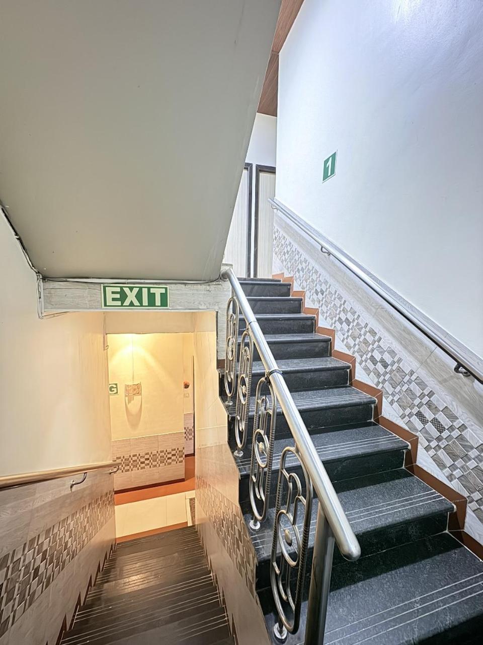 Hotel Kailash Park- Near International Airport 뭄바이 외부 사진