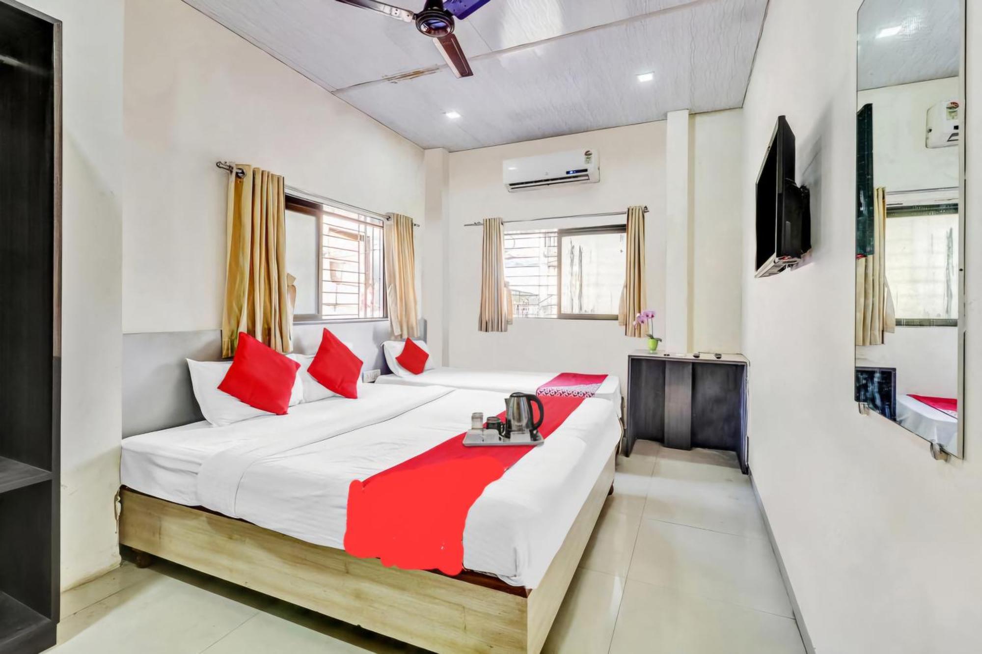 Hotel Kailash Park- Near International Airport 뭄바이 외부 사진