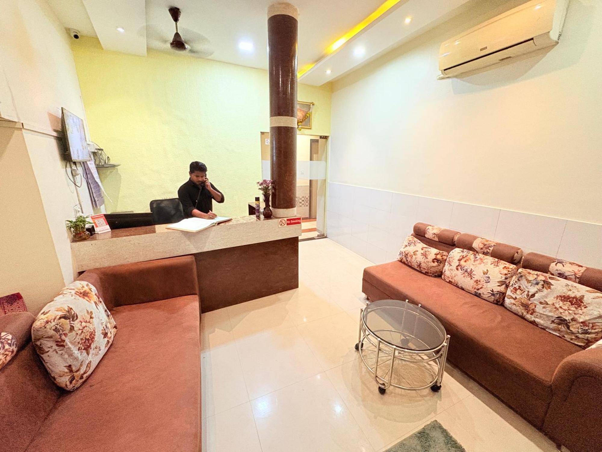 Hotel Kailash Park- Near International Airport 뭄바이 외부 사진