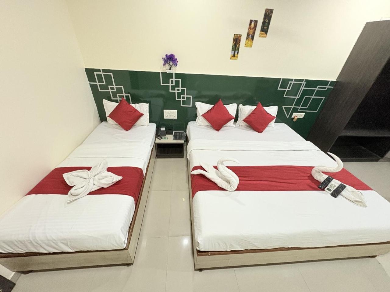 Hotel Kailash Park- Near International Airport 뭄바이 외부 사진
