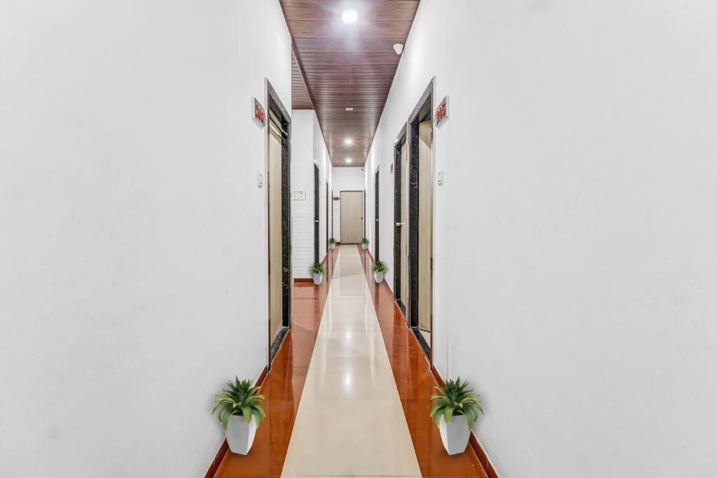 Hotel Kailash Park- Near International Airport 뭄바이 외부 사진