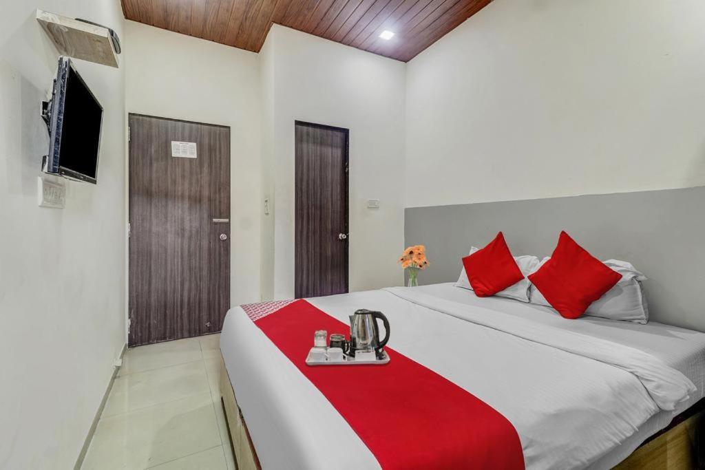 Hotel Kailash Park- Near International Airport 뭄바이 외부 사진